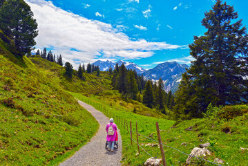 Wanderweg vom Hochtannbergpass in Warth zum Körbersee in Schröcken (Vorarlberg, Österreich)	