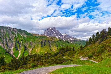 Wanderweg am Hochtannbergpass in Warth Vorarlberg, Österreich	