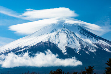 山中湖から見た富士山の傘雲