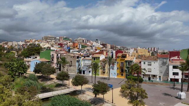 La Villajoyosa o Vila Joiosa, il paese di mare, con le case colorate.
Vista aerea del borgo colorato della Costa Blanca vicino ad Alicante. Spagna. 