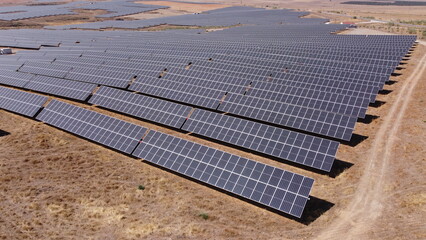 CAMPO SOLAR CON PANELES A 45º