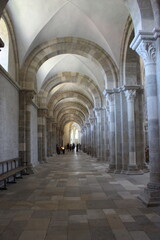 Basilique de Vézelay (intérieur) : nef latérale