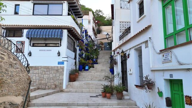 El Barrio di Alicante, Spagna. 
Vista Aerea del caratteristico quartiere di Santa Cruz di Alicante, meta turistica della Costa Blanca della Spagna.