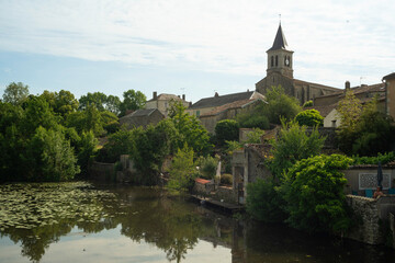 Obraz premium Rivière La Vonne, Sanxay, Vienne, 86, Region Nouvelle Aquitaine, France