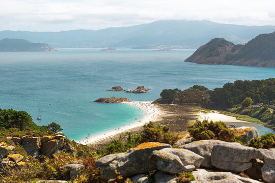 Vista parcial de la playa de Rodas en las Islas C&iacute;es, Pontevedra, Galicia, Espa&ntilde;a