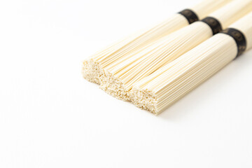 白背景にそうめん