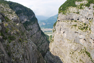 La gola del torrente Vajont a valle della diga del Vajont.