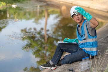 Environmental engineers inspect water quality,Bring water to the lab for testing,Check the mineral...