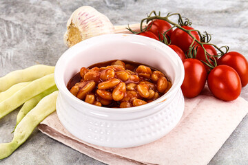 White baked bean in tomato sauce