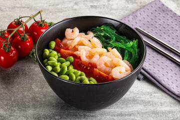 Hawaian cuisine - Poke with cocktail shrimps
