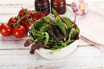 Mix salad in the bowl