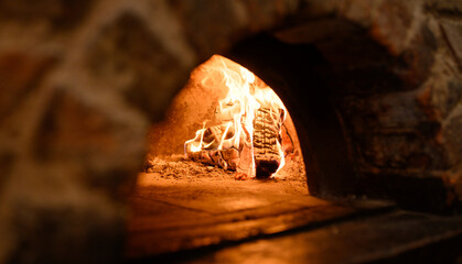 Classic Wood-Fired Pizza Oven: Rustic and Authentic Equipment for Traditional Pizza Cooking