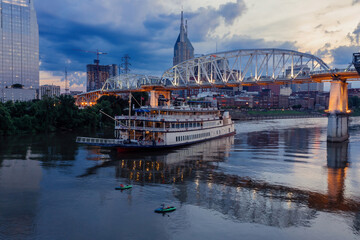 Fototapeta premium Steamboat on the Cumberland River in downtown Nashville, Tennessee, United States.