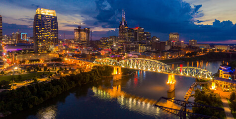 The John Seigenthaler Pedestrian Bridge crossing the Cumberaland river and downtown Nashville at night. Tennessee, United States.