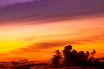 Fototapeta premium Beautiful colorful sky background in the morning with rising sun reflecting off the clouds creating a stunning and mesmerizing light effect.