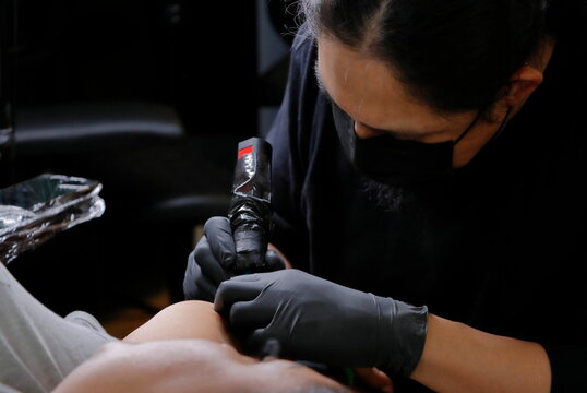 Studio tattoo session