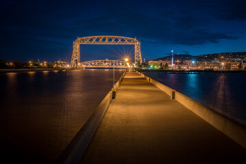 Fototapeta premium Duluth lift bridge at night