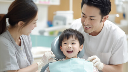 Obraz premium 歯科医院で息子を見守る日本人父親