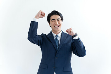 白バックでガッツポーズをするビジネスマン