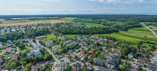 Blick über Gauting im Landkreis Starnberg ins oberbayerische Alpenvorland