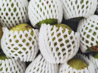 Fruit is wrapped with white expanded polyethylene (EPE).