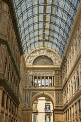 le plafond de verre de la galleria umberto &agrave; Naples, italie