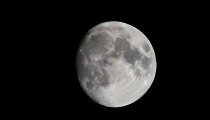 Obraz premium 夜空に浮かぶ美しい月