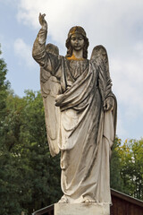 Fototapeta premium an angel statue made from a light stone