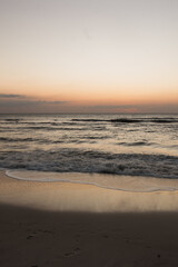 Obraz premium Tranquil Naples, Florida beach at sunset with gentle waves