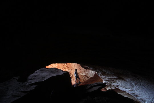 homem na gruta o z&eacute; sem chap&eacute;u, a regi&atilde;o de pinga fogo, goi&aacute;s