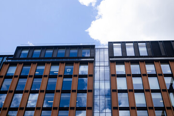 Obraz premium modern office building with blue sky