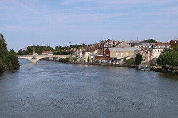 La rivière Oise dans la ville, ville de Compiègne, département de l'Oise, France