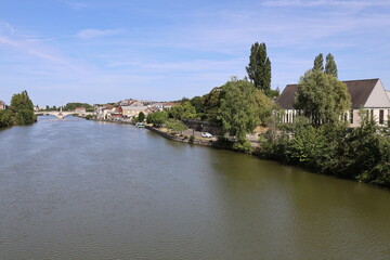 La rivière Oise dans la ville, ville de Compiègne, département de l'Oise, France