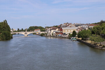 La rivière Oise dans la ville, ville de Compiègne, département de l'Oise, France