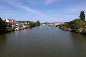 La rivière Oise dans la ville, ville de Compiègne, département de l'Oise, France