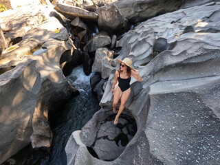 mulher no Vale da Lua, em Alto Paraíso de Goiás, Chapada dos Veadeiros