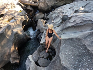 mulher no Vale da Lua, em Alto Paraíso de Goiás, Chapada dos Veadeiros