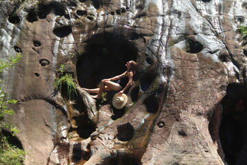 turista nas piscinas naturais do vale encantado na região Pinga Fogo em Mineiros, goiás
