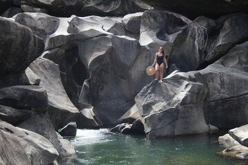 mulher no Vale da Lua, em Alto Paraíso de Goiás, Chapada dos Veadeiros