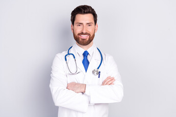 Fototapeta premium Portrait of experienced doctor man folded arms wear white coat isolated on grey color background