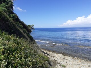 Scogliera sul mare 2