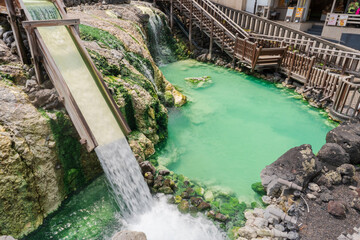 日本三名泉のひとつ草津温泉の湯畑