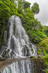 Obraz premium Waterfall at Parque Natural da Ribeira dos Caldeiroes, Sao Miguel, Azores