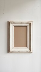 Fototapeta premium Ein Bilderrahmen Vor Einer Weißen Wand