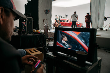 The focusing device turns focus on the set. The fokuspuler checks the sharpness of the frame of the...