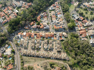 Prédios e casas residenciais no bairro Parque Hípica e Vila Brandina ao lado do Shopping Iguatemi Campinas.