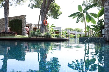 Obraz premium Outdoor swimming pool with clear water at luxury resort