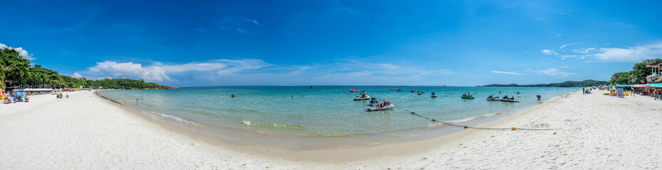 Seascape view with white sand, quiet beach, clear sea water, blue sky in summer of Koh Samet (Samet Isalnd) in Thailand