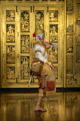 Obraz premium Pantomime (Khon) is traditional Thai classic masked play enacting scenes from the Ramayana with a backdrop of Thai paintings in a public place at Wat Phra Khao, Ayutthaya province, Thailand