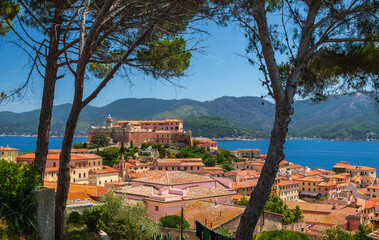 Portoferraio mit Citadelle und Altstadt auf der Insel Elba in der Toskana, Italien